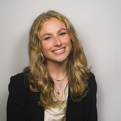 Sara Price headshot